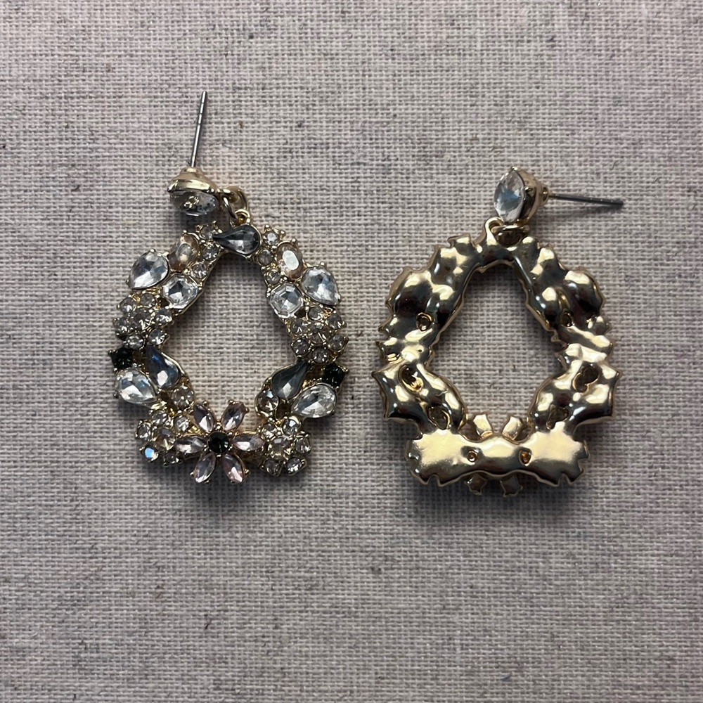 ✨ Crystal Floral Wreath Drop Earrings - Picture 5 of 5